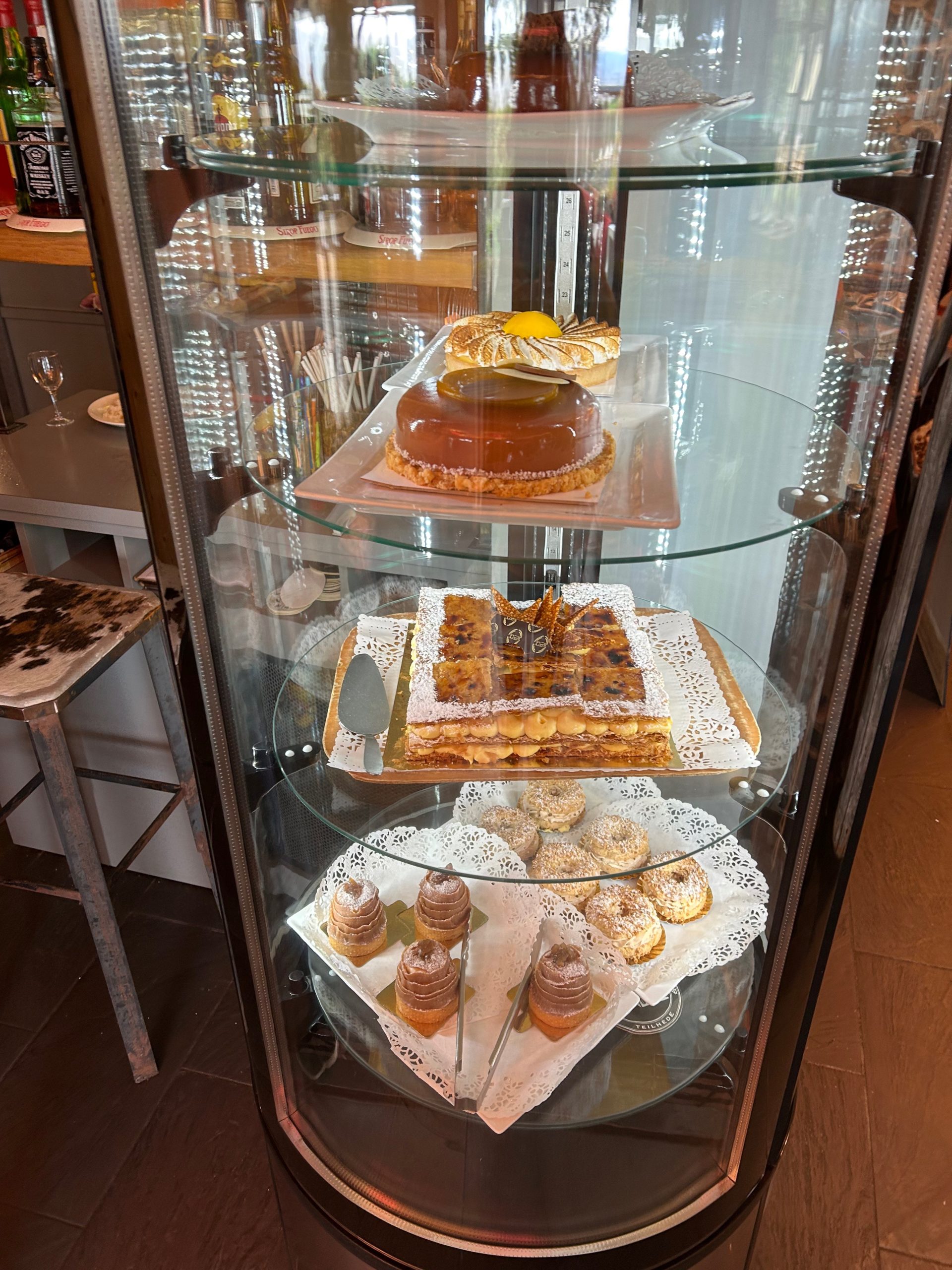 VITRINE DE PATISSERIES